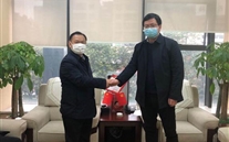 守望相助，，，，，共克时艰——大渡口区红十字会为suncitygroup集团送来捐赠证书